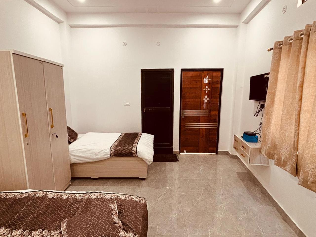 Shri Ram Darbar Hotel Ayodhya Exterior photo